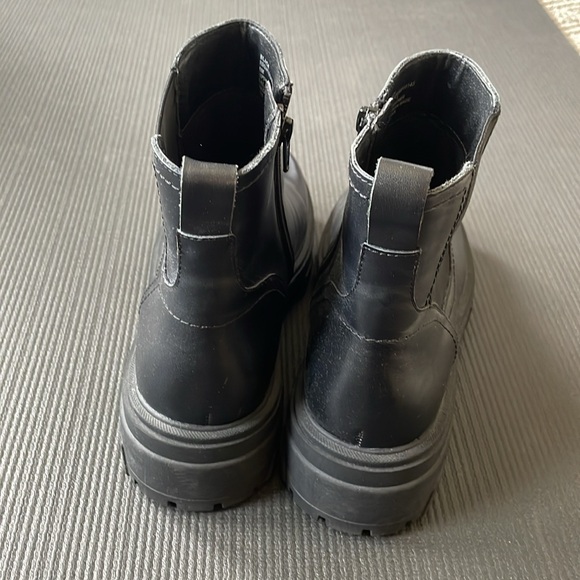 House of Harlow 1960 Righteous Leather Chelsea Boot - Picture 7 of 9